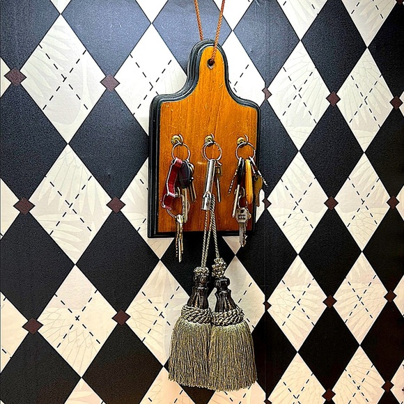 Vintage Elegant Wooden Wall-Mounted Key Holder | Gold-Tone Hooks | Classic Charm - Picture 10 of 10